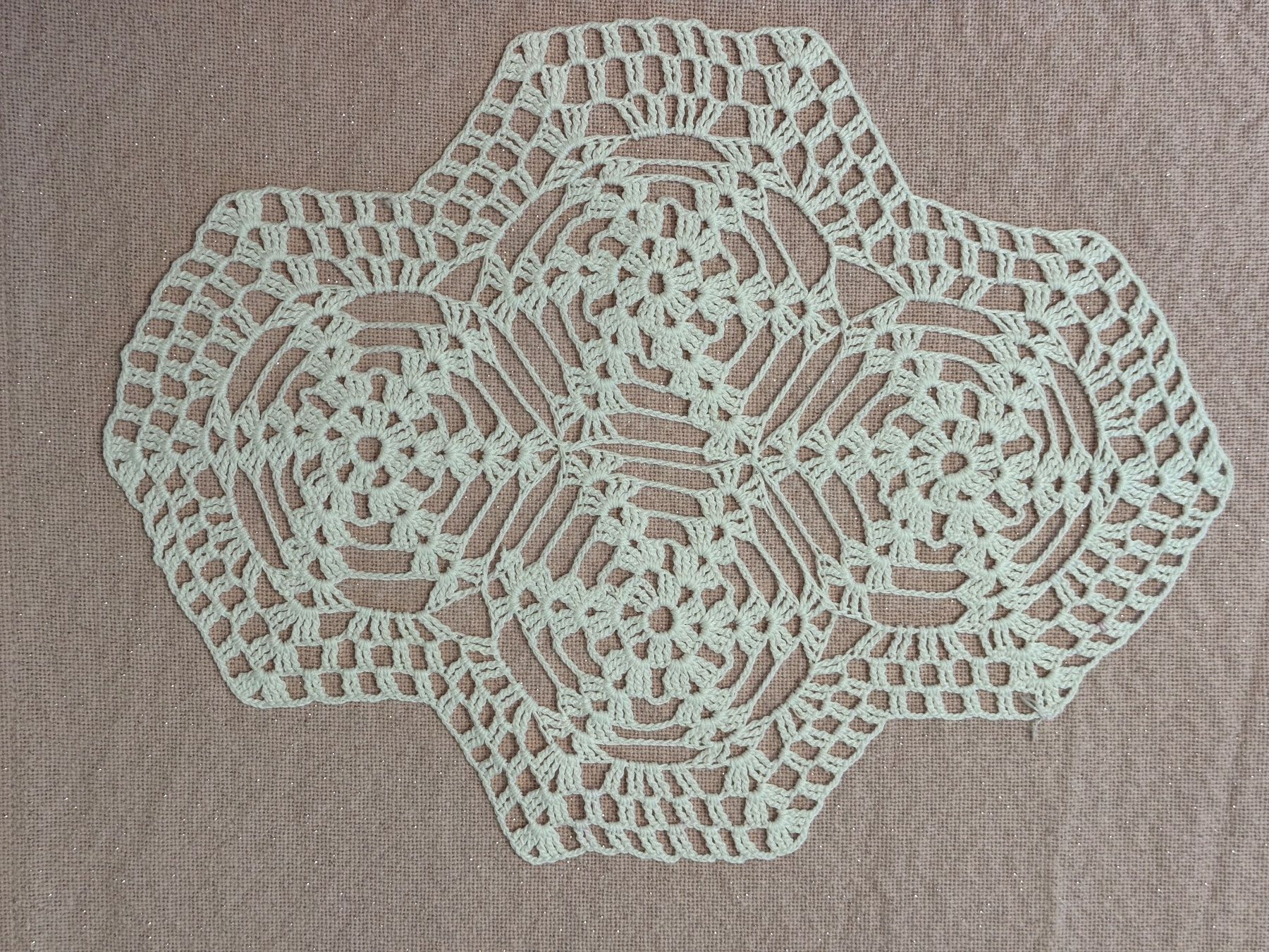 Coperte: Häkeldeckchen Spinnennetz – Usato da Zürich venduto da ThaliaL 1