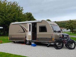 Wohnwagen Bürstner Averso Top 465 TS mit Mover, Vorzelt