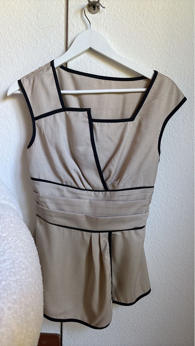 Shein Lotti di vestiti: Top Beige Schwarz – Nuovo (secondo la descrizione) da Münchenstein venduto da ali_ff75 1