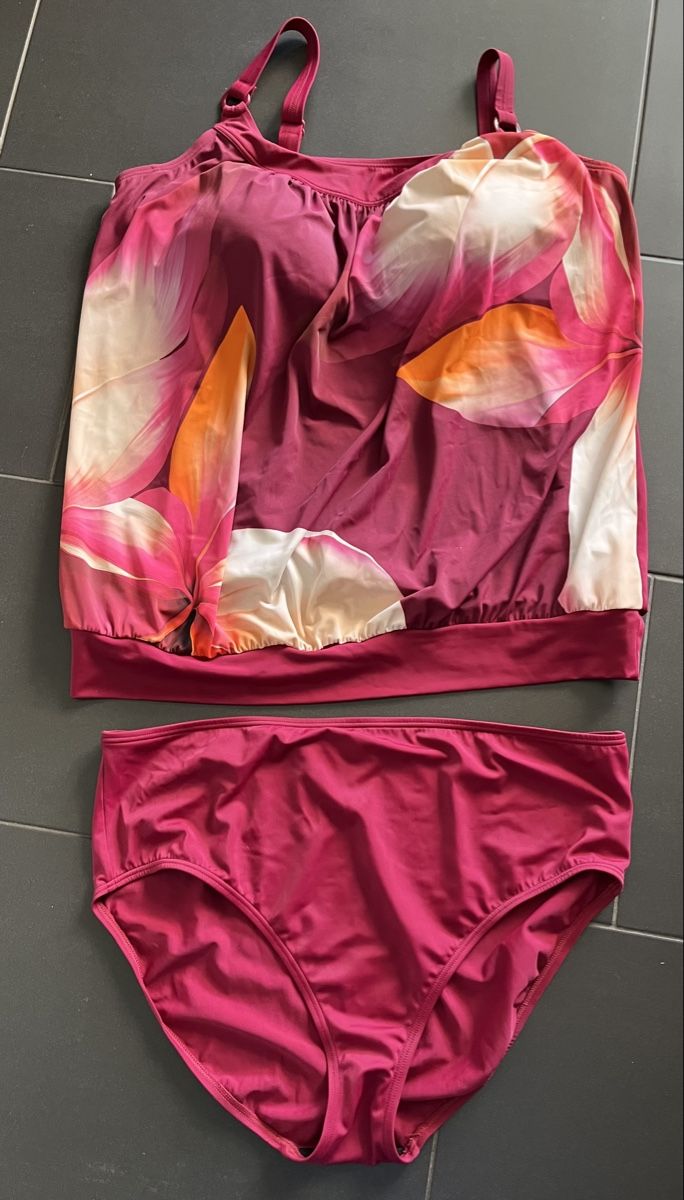 Costumi da bagno & Bikini: Tankini Set, Rot mit Blumenmuster, Grösse 48 – Nuovo (secondo la descrizione) da Eglisau venduto da regulmei
