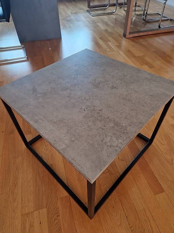 Tische: Sofatisch / Beistelltisch mit Granitoptik – Gebraucht aus Sursee von julia192
