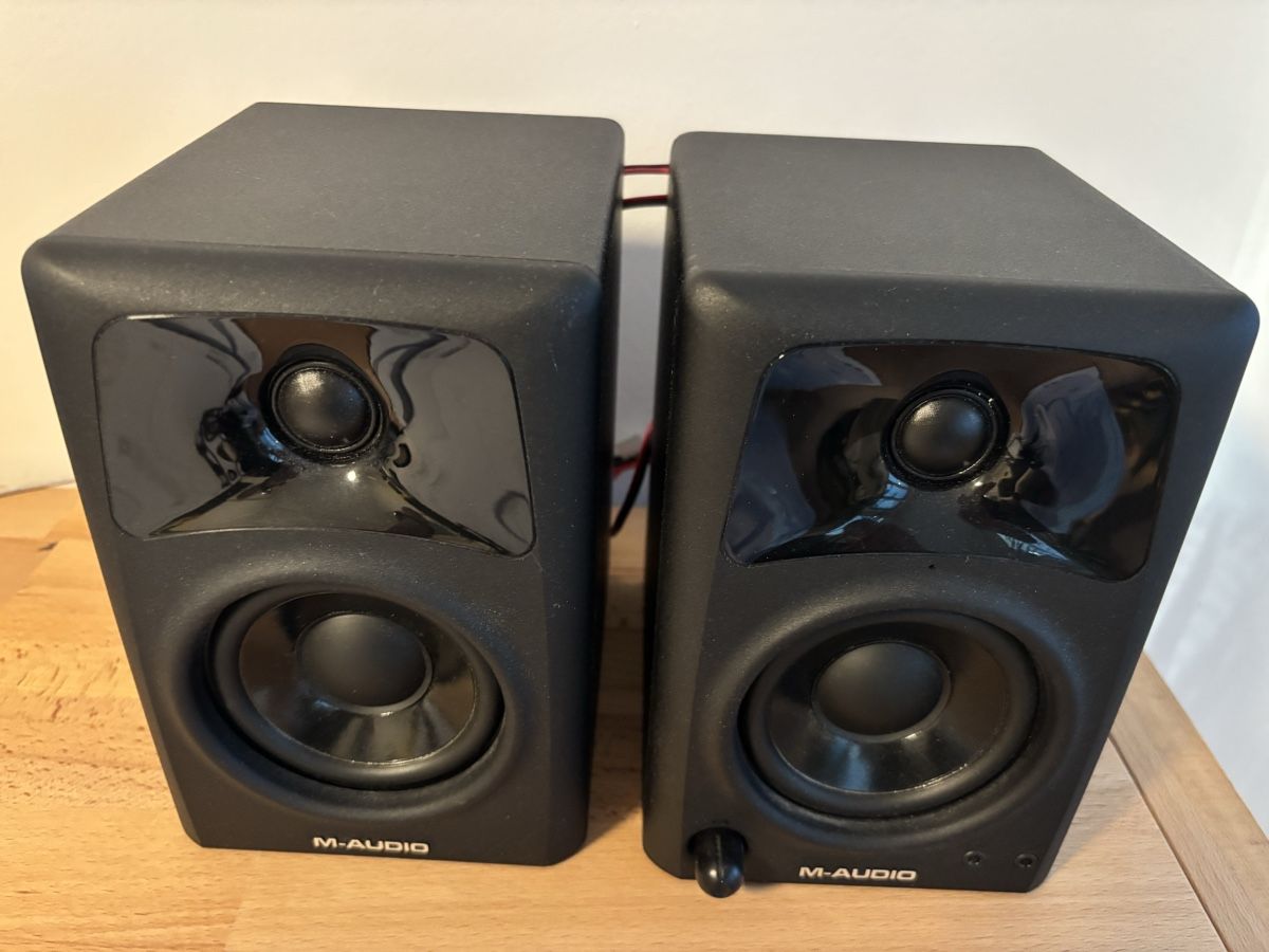 M-Audio Lautsprecher: M-Audio Lautsprecher + Chromecast Audio – Streaming-Bundle – Gebraucht aus Zürich von bne_y8x9