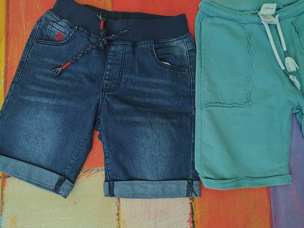 Pantalons: 2×Shorts Sommer in Gr. 128 – D'occasion à Zürich par svi_dkg2 1