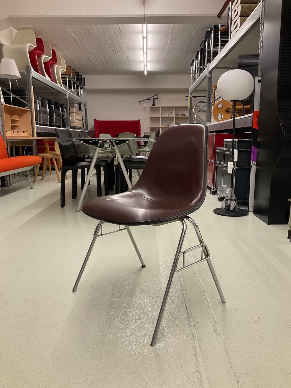 Vitra Stühle: Original Eames Fiberglass Sidechair von Vitra DSS – Gebraucht aus Zürich von vintage_design_sale 1