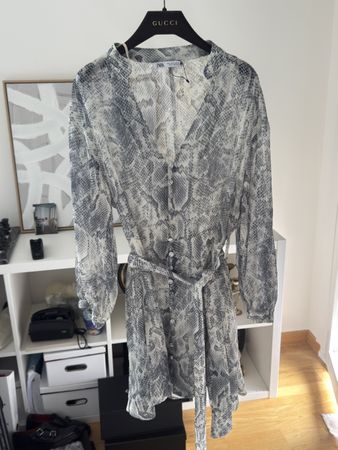 ZARA Kleid Schlangenmuster Grösse S neuwertig