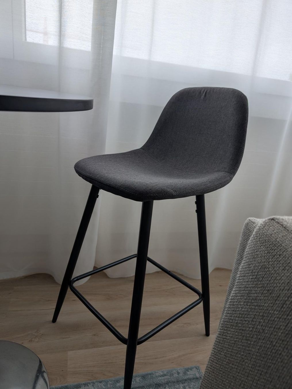 Tavoli: Modern High Table with 2 Bar Chairs Excellent Condition – Usato da Pfäffikon SZ venduto da mag_q79n 3