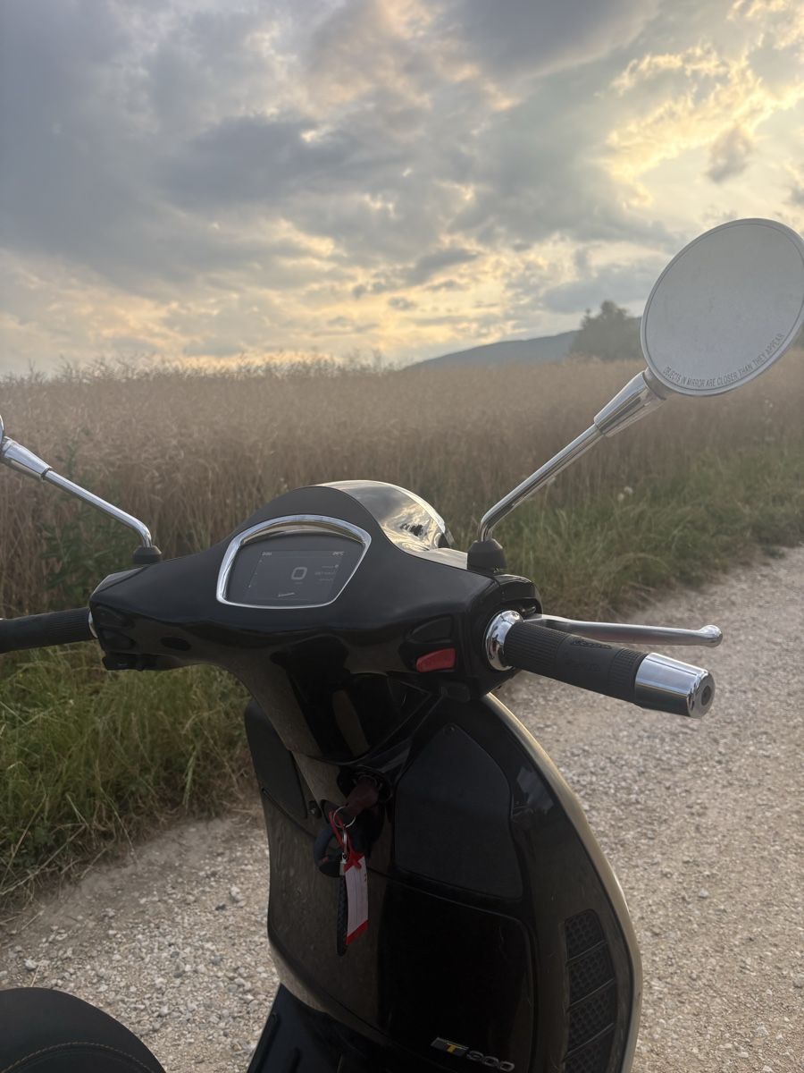 Vespa Scooters: Piaggio Vespa 300 GTS – Gebraucht aus Gals von aya_p7pd 6