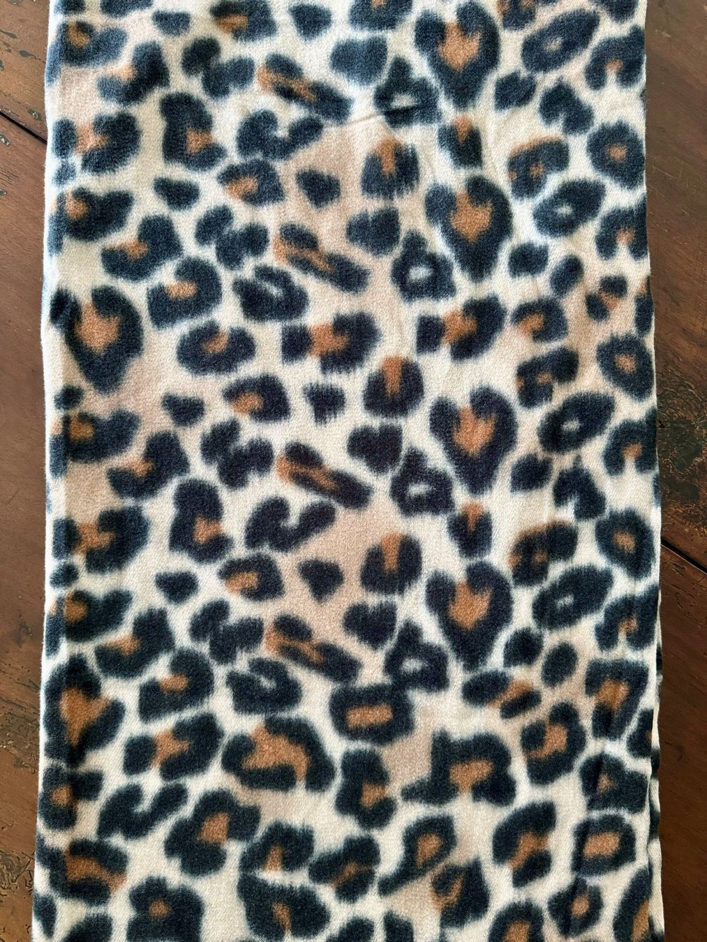 Foulard & Sciarpe: Leo-Print Schal – Nuovo (secondo la descrizione) da St.Gallen venduto da ConnectionCH 1