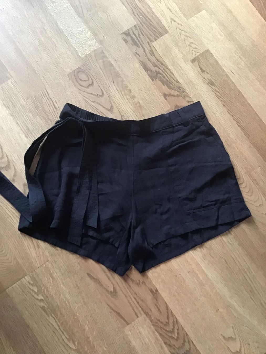Pantaloni: Kurze Hose "esmara" Gr. 42... – Usato da Uetendorf venduto da Koh0