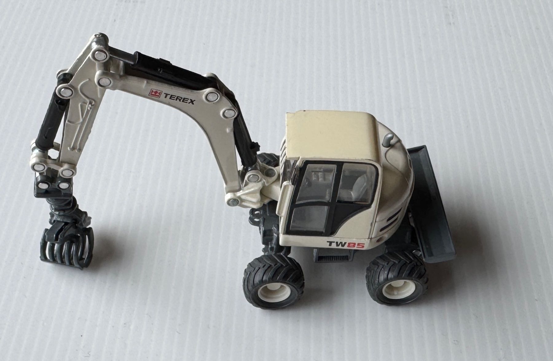 Kit di modellismo & Modellini statici: Traktor, Bagger 3 Stück – Usato da Zürich venduto da Octopus-275 6