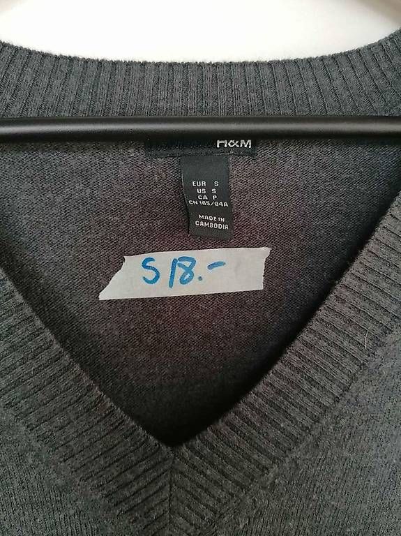 Pullover & Sweatshirts: Dunkelgrauer Pulli Gr S mit V-Ausschnitt – Gebraucht aus Nänikon von Manta87 2