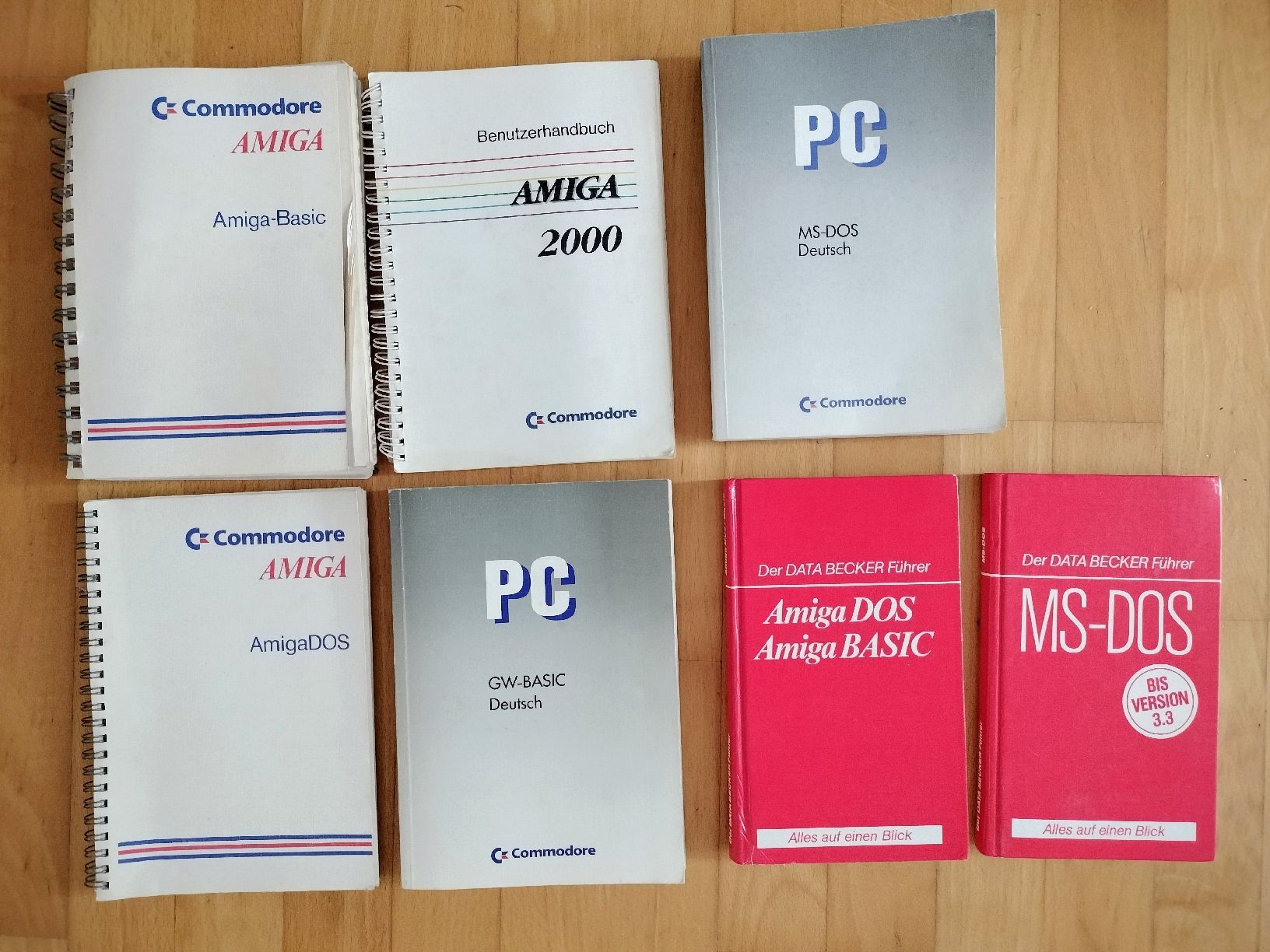 Livres: Commodore Amiga Handbücher – D'occasion à Niederweningen par noalor