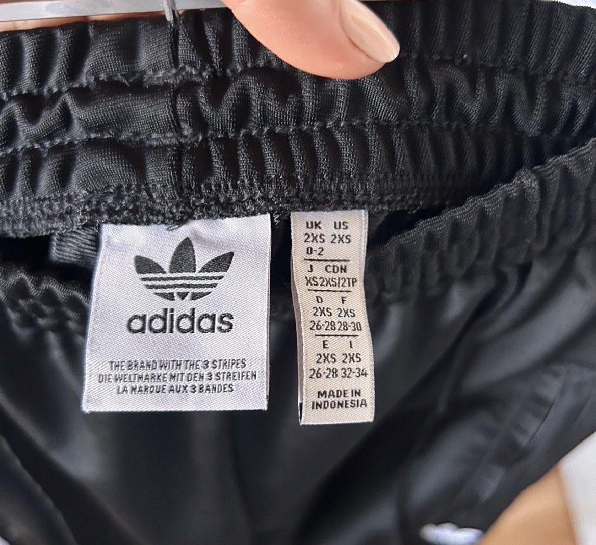 Adidas Pantaloni: Adidas Trainerhose 2XS – Nuovo (secondo la descrizione) da Bösingen venduto da noe_5dcf 2