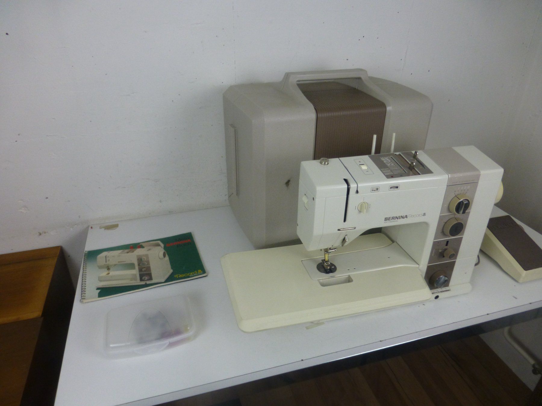 Bernina Macchine da cucire: Nähmaschine Bernina 930 mit Koffer – Usato da Fahrweid venduto da ekv 1