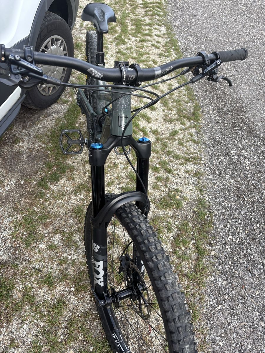 Commencal Velos: Commencal Clash M – Gebraucht aus Winterthur von Mia.27 4
