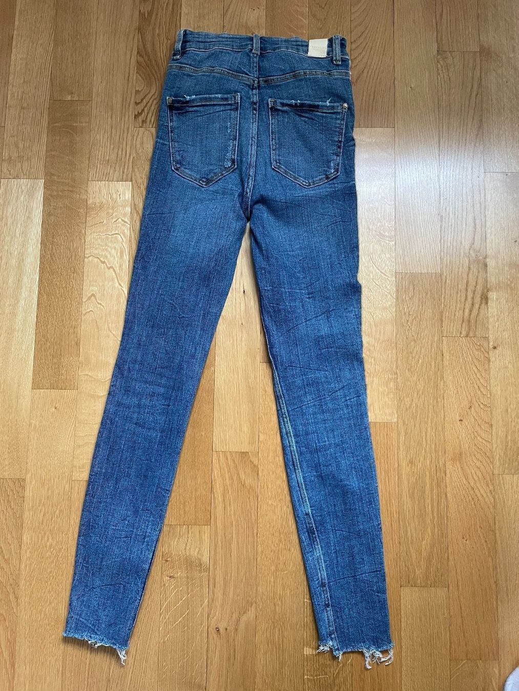 Zara Jeans: Zara highwaisted Jeans – Nuovo (secondo la descrizione) da Grenchen venduto da iagiag 1