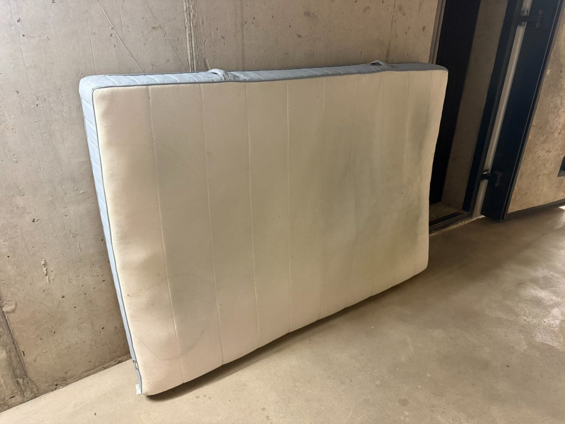 Ikea Matelas: Ikea Matratze 140CMx160CM – D'occasion à Burgdorf par jon_jy6x