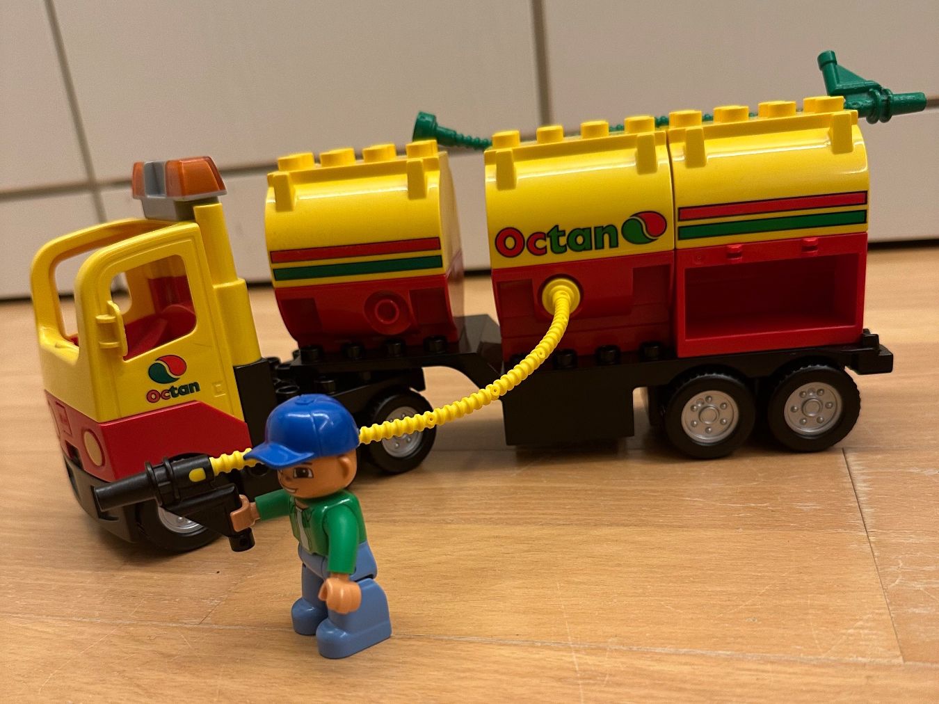 Lego Giocattoli: LEGO Duplo Tanklaster und Abschleppwagen – Usato da Ziefen venduto da elika 3