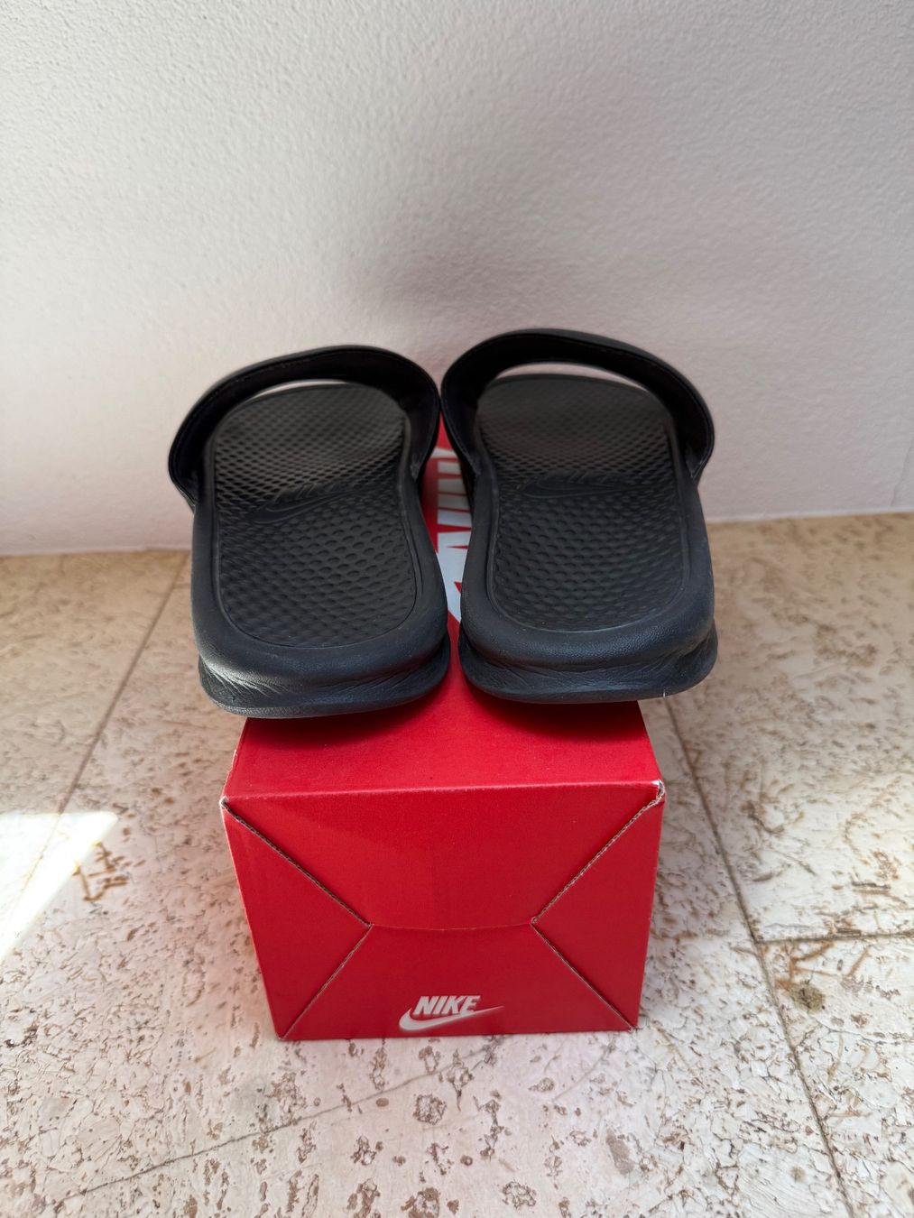 Nike Scarpe da uomo: Nike Victori One Slipper – Usato da Worb venduto da le_castor 2