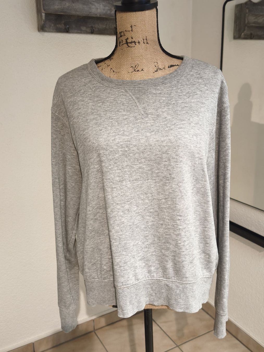 H&M Pullover & Sweatshirts: Grauer H&M Pullover Grösse L neuwertig – Gebraucht aus Emmetten von SecondhandSiska
