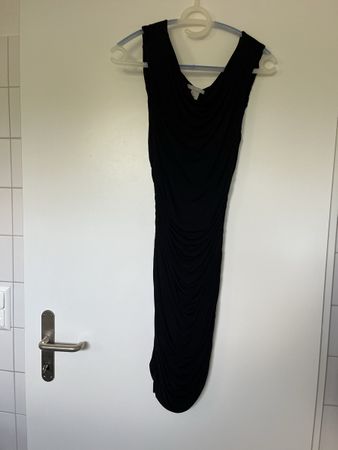 Damen Kleid H&M schwarz Grösse 36 gerafft neuwertig