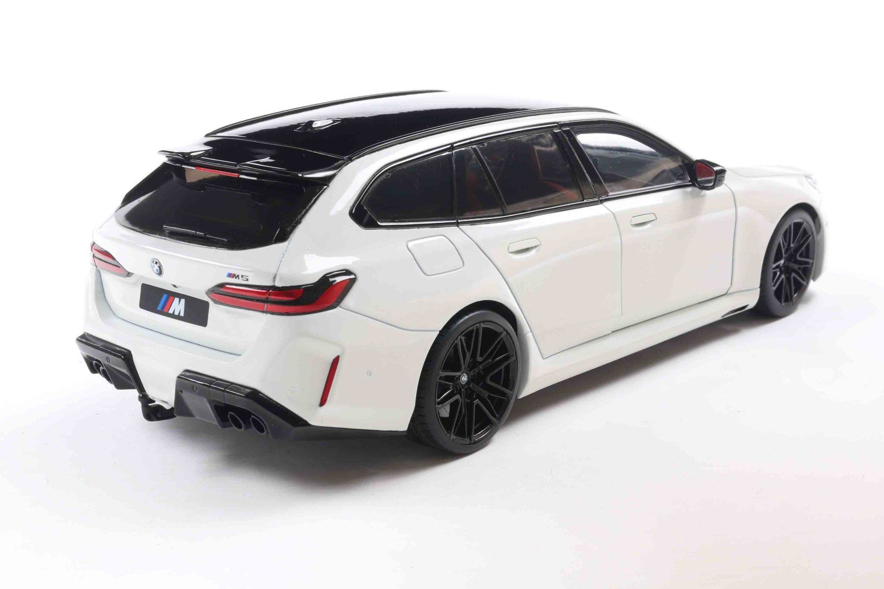 BMW Modellautos: BMW M5 TOURING 2024 - WHITE - SOLIDO 1/18 – Neu und originalverpackt aus Splügen von alexrj 1