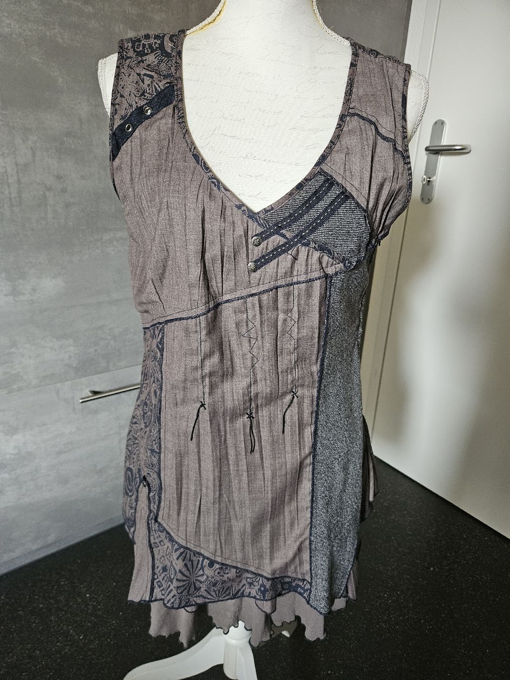 Robes: Kleid Damen Grösse 5 Braun – Neuf (Voir description) à Anwil par tamoos