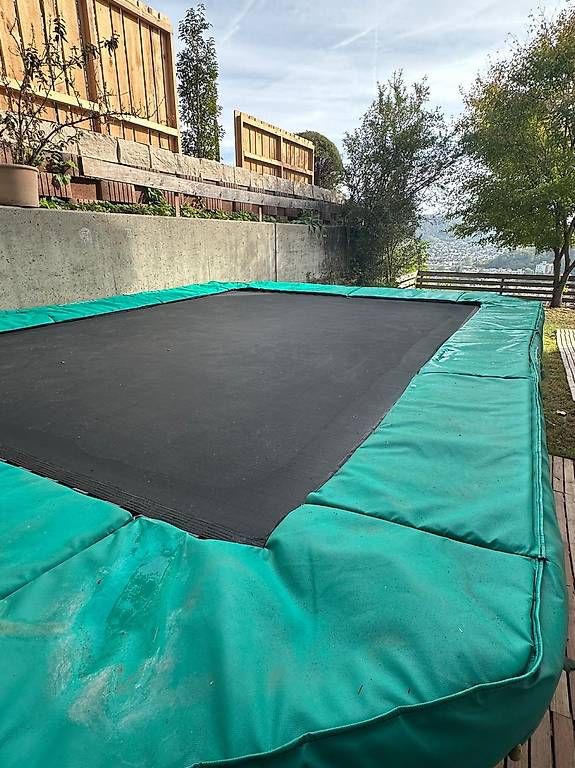 Trampoline: superfun Trampolin – Gebraucht aus Liestal von reguswiss