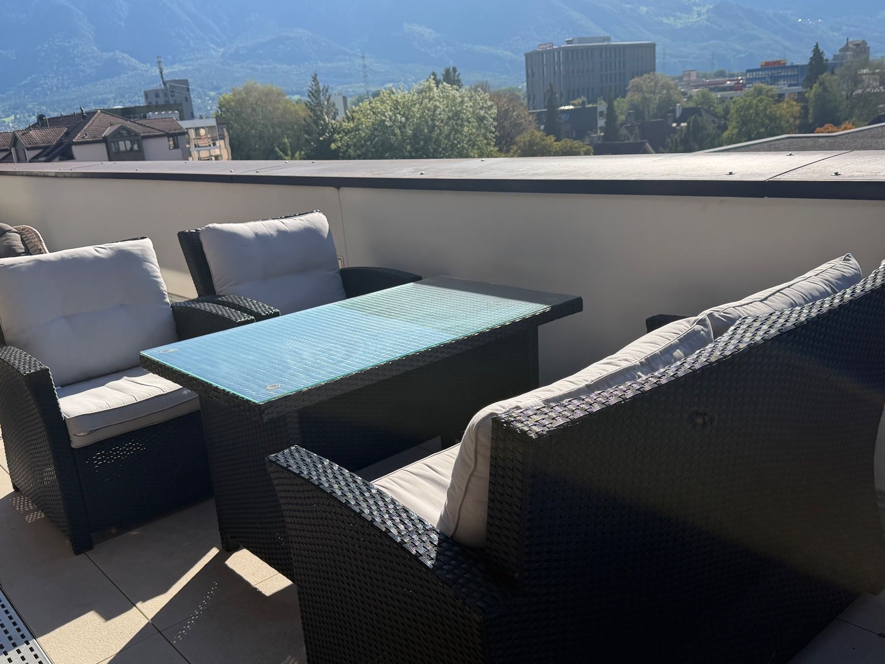 Set di tavolo e panche: Garten Sitzgruppe – Usato da Buchs SG venduto da nuw_y6xq 1