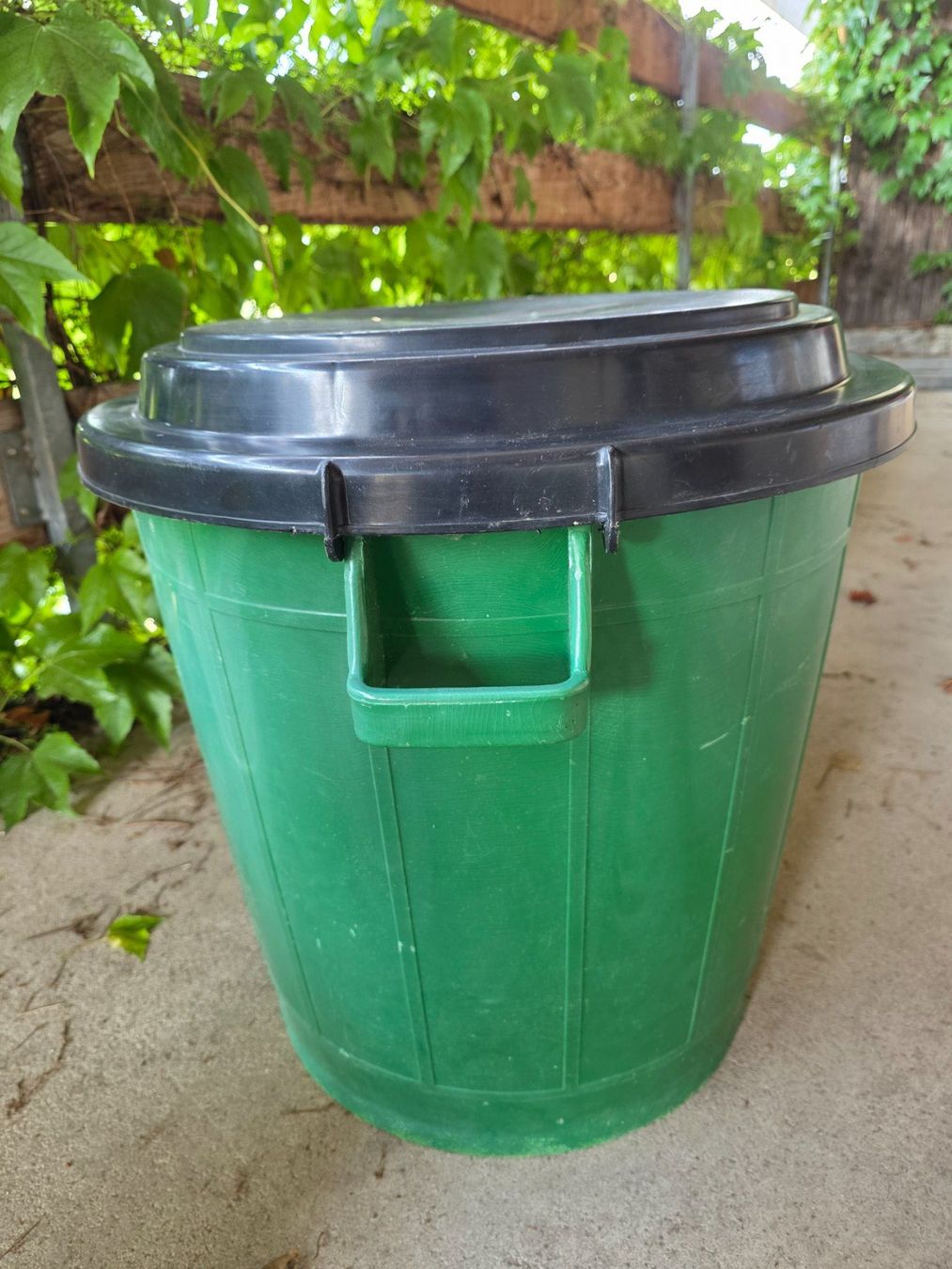 Autres articles pour la maison: grüne Garten Tonne Abfall Wasser Eimer 51 cm – D'occasion à Walterswil BE par Lonitti
