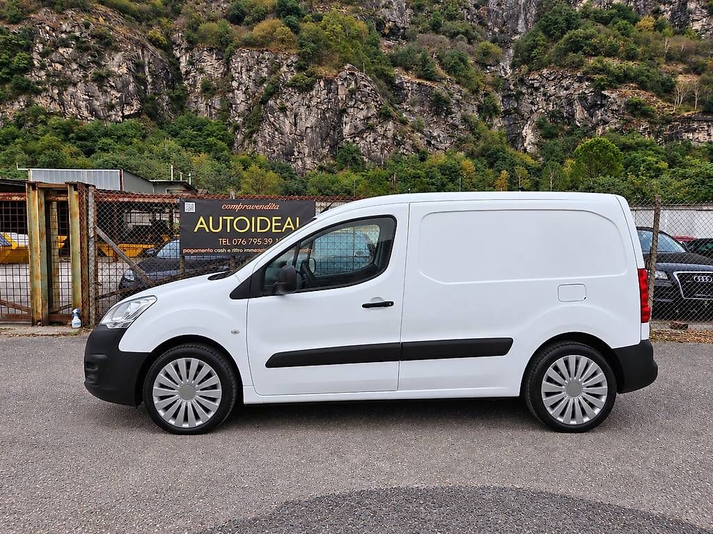 Veicoli commerciali: PEUGEOT PARTNER DEL 2017 COLLAUDATA  – Usato da Biasca venduto da autolowcost 1
