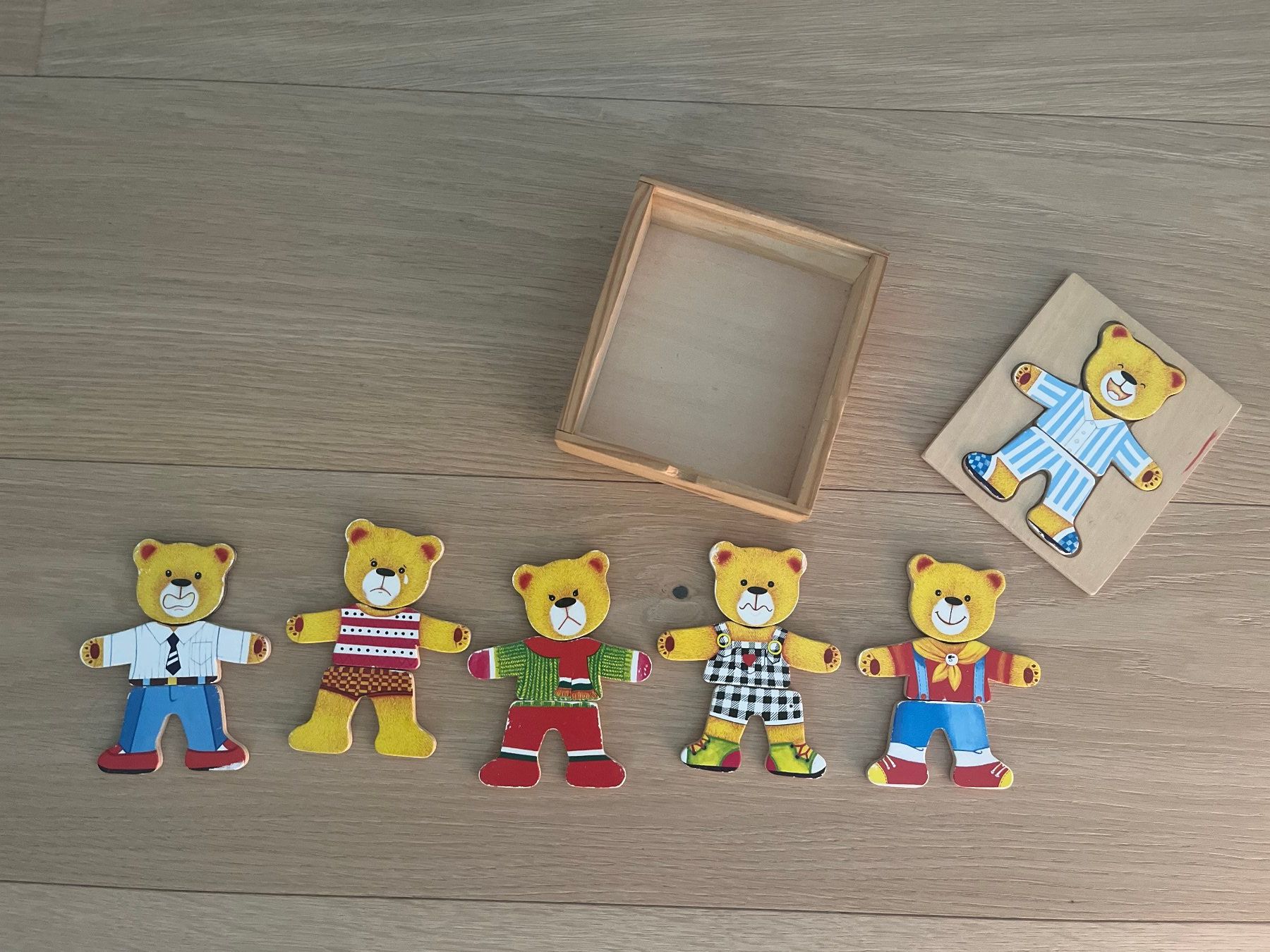 Eichhorn Puzzle: Holzpuzzle Bär mit Wechselkleidung – Usato da Arbon venduto da vb4all