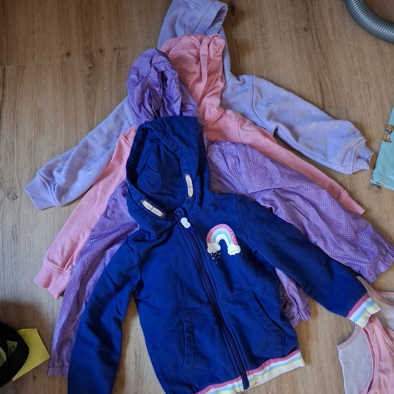 Lotti & Set di vestiti: Kinder Kleiderpaket Mädchen Grösse 104 – Usato da Bülach venduto da JAYA379 1