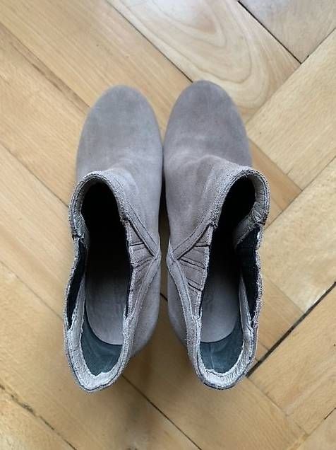 Damenschuhe: Stilvolle Keilabsatz-Stiefeletten von Esprit – Gebraucht aus Biel/Bienne von Nitsa_89 1