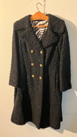 Manteau Astrakan noir Benjamin Fourrure Mantel Astrachan