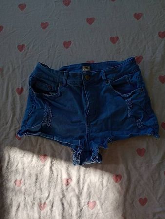 Sehr kurze hose