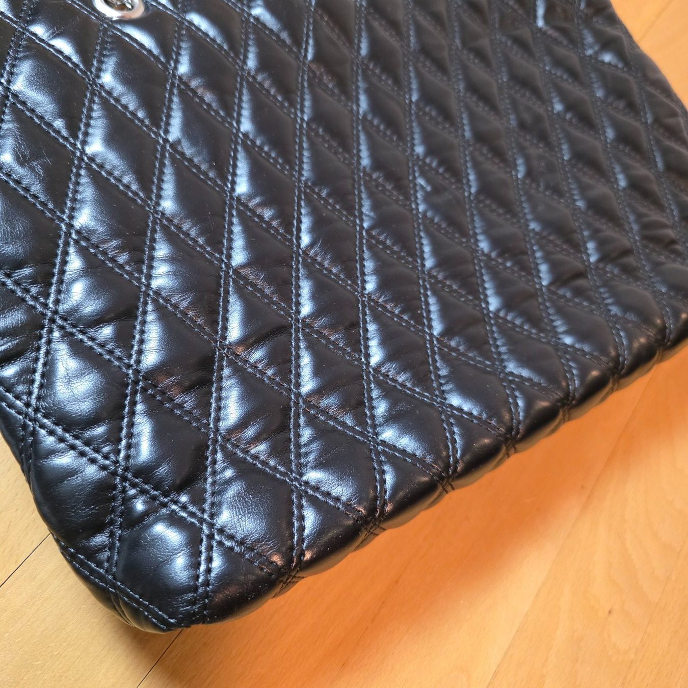 Asos Borse da donna: ASOS gesteppte schwarze Tasche mit Kette – Usato da Wald ZH venduto da CapLux 4