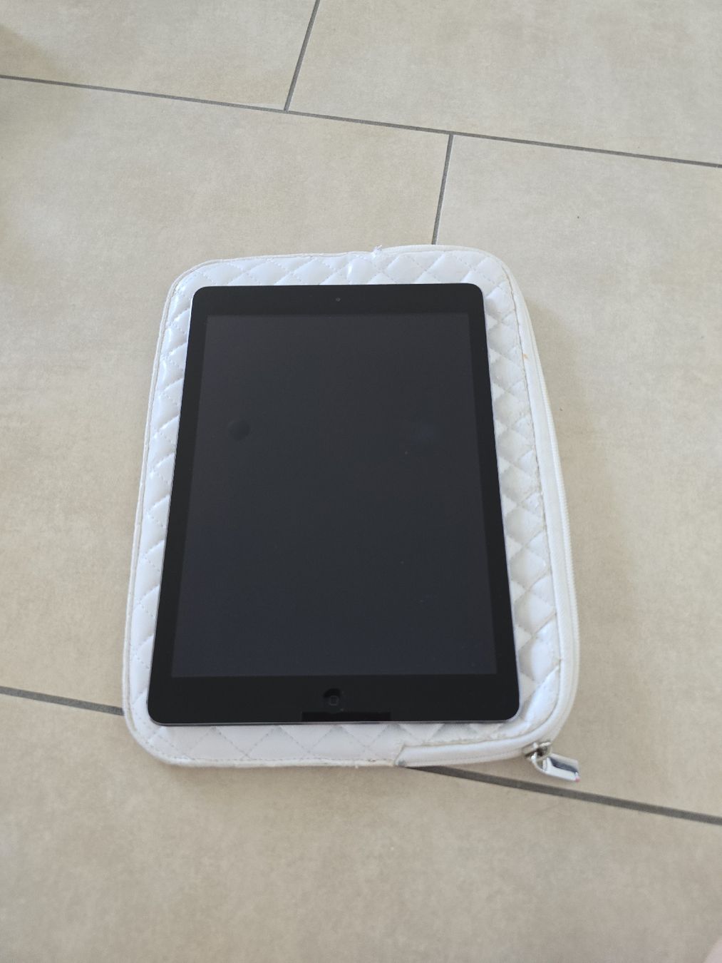 Apple Tablet PC: Ipad Air 1 – Usato da Rickenbach b. Wil venduto da VeryLovelyThings 1