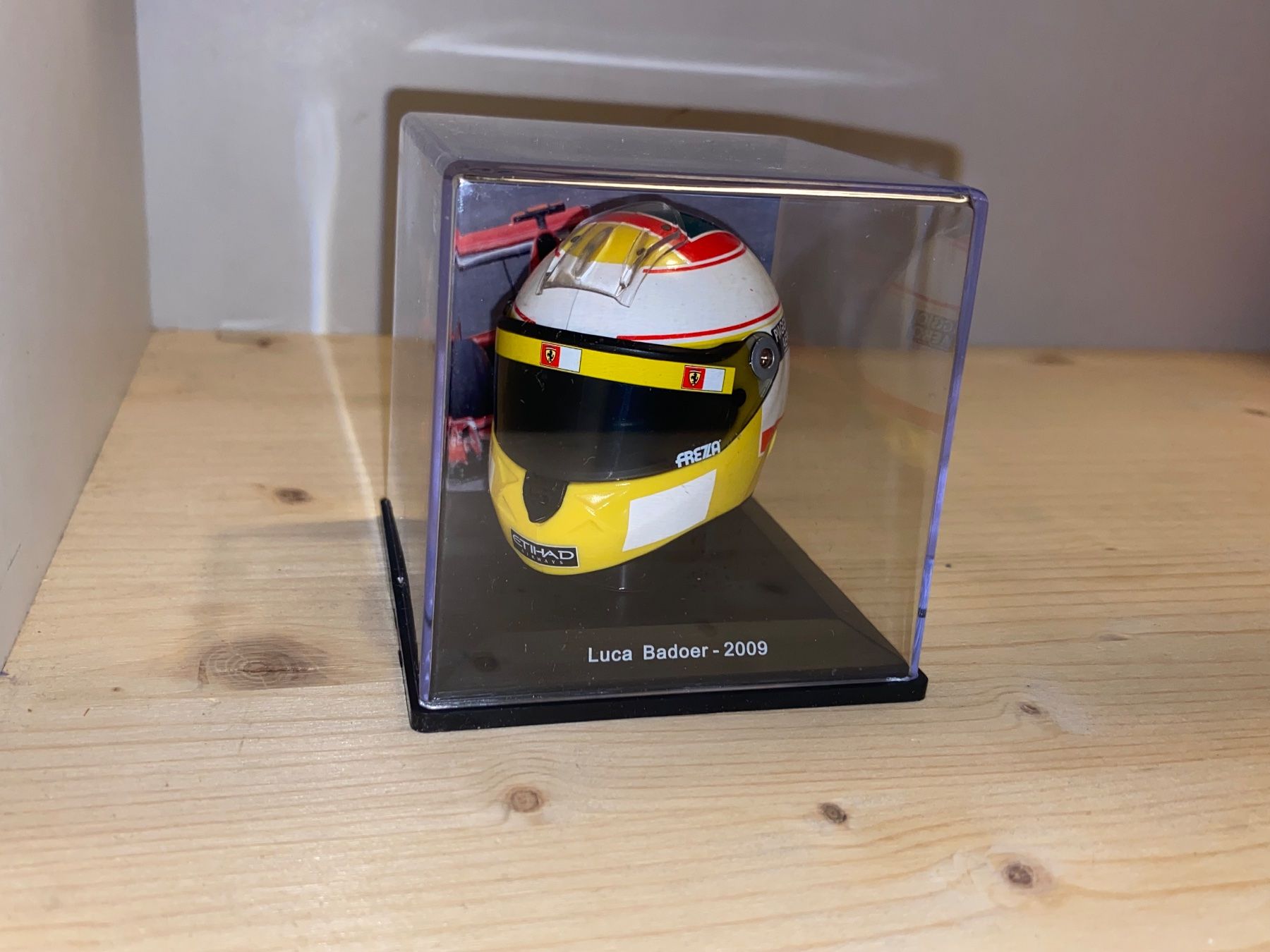 Ferrari Modellini d'auto: Ferrari Helm 1/5 Luca Badoer 2009 – Nuovo (secondo la descrizione) da Wohlen AG venduto da PrivatSammlung 1