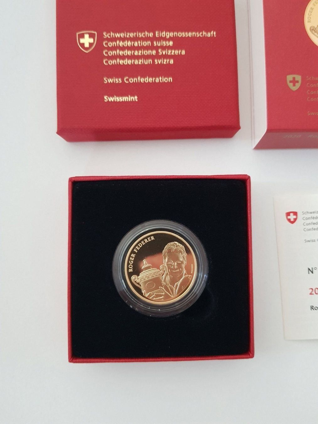 Tutti le monete: Roger Federer 50 Fr. Gold Münze – Nuovo e nell'imballaggio originale da Zürich venduto da Dr.Moony 1