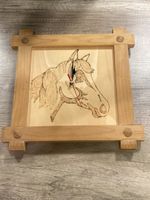 Wanduhr Holz Motiv Pferd Brandmalerei quadratisch
