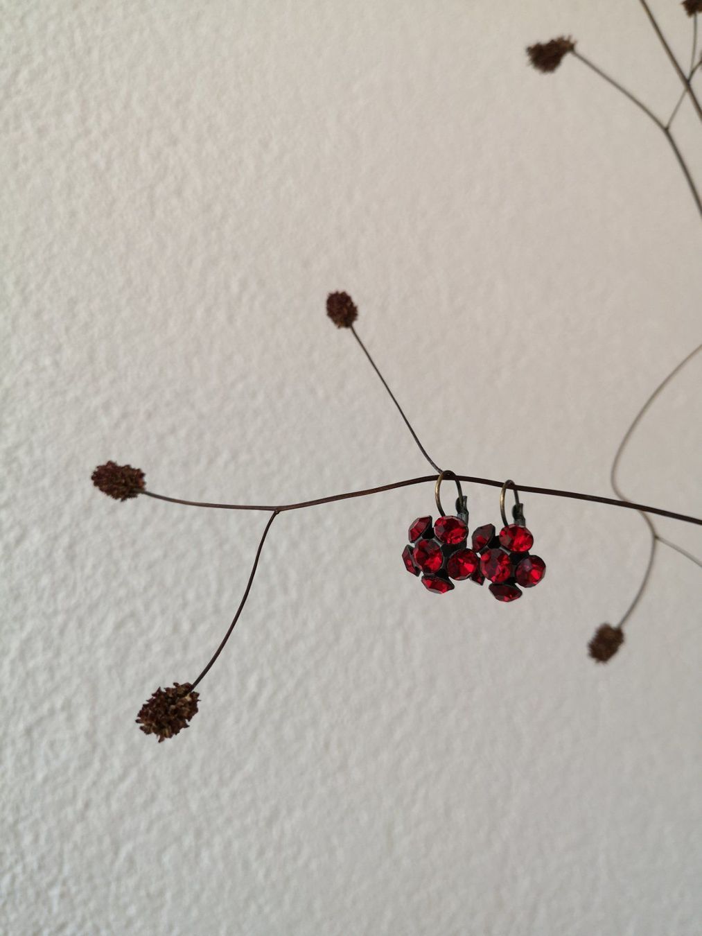 Orecchini pendenti & Orecchini a lobo: Schöne Ohrringe rot Strass Glas Blumen – Usato da Ennetbaden venduto da Rosen1 2