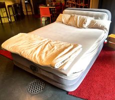 Luftbett mit Kopfteil, inkl. Topper, Duvet, Kissen, Bezug