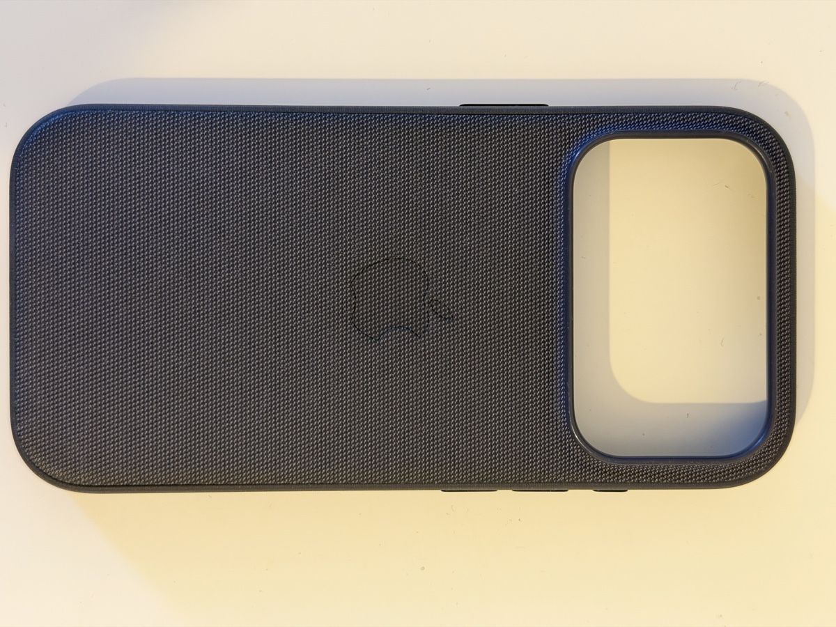Apple Coques & Protection écran: iPhone 17 Pro Cover-Violet, Original Apple! Great condition! – Neuf (Voir description) à Dietikon par Vintage-lover17