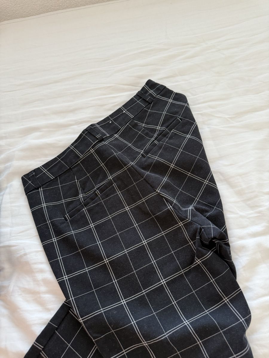 Stradivarius Hosen: Stylische Stoffhose von Stradivarius – Gebraucht aus Volketswil von habibeoez 1