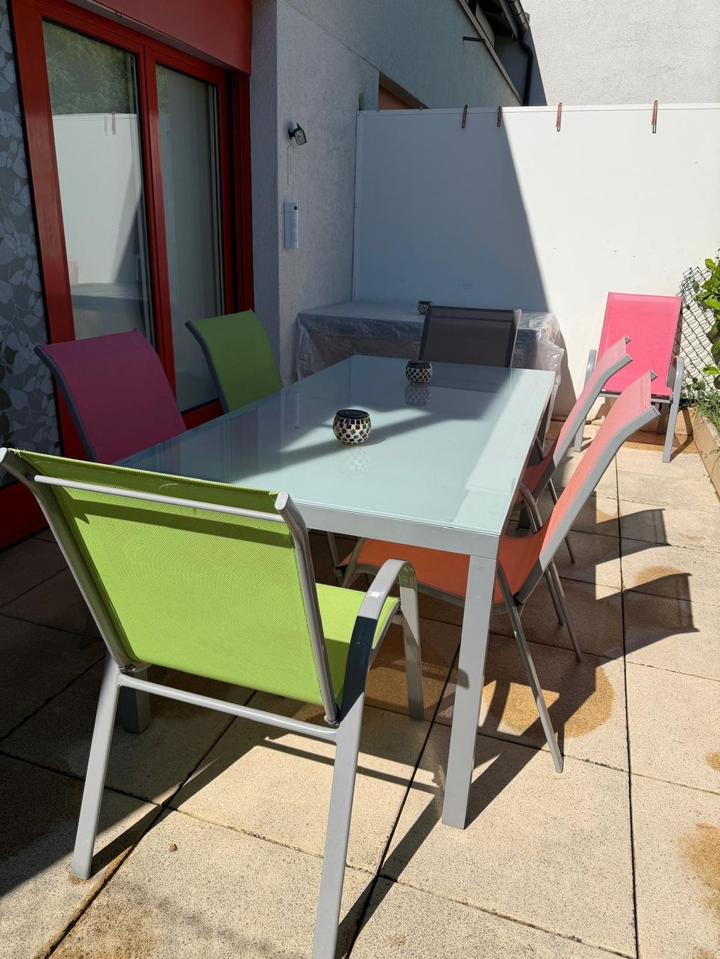 Set di tavolo e panche: Ensemble de jardin en aluminium avec 7 chaises – Usato da LA  PLAINE venduto da ProTG