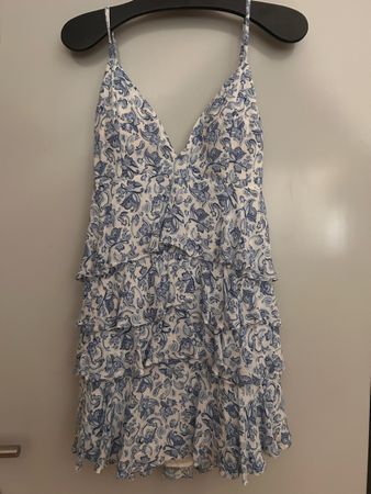 Kleid Hollister Blumenmuster Grösse M neuwertig
