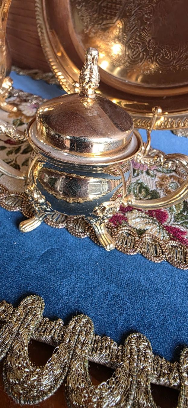 Set di piatti: Goldenes Barock Kaffee und Teeservice – Usato da Wolfhalden venduto da Nati-Nati 5