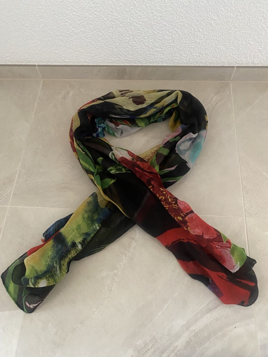 Desigual Foulard & Sciarpe: Schicker Seidenschal mit Blumenmuster – Nuovo (secondo la descrizione) da Merenschwand venduto da R-R-R 1