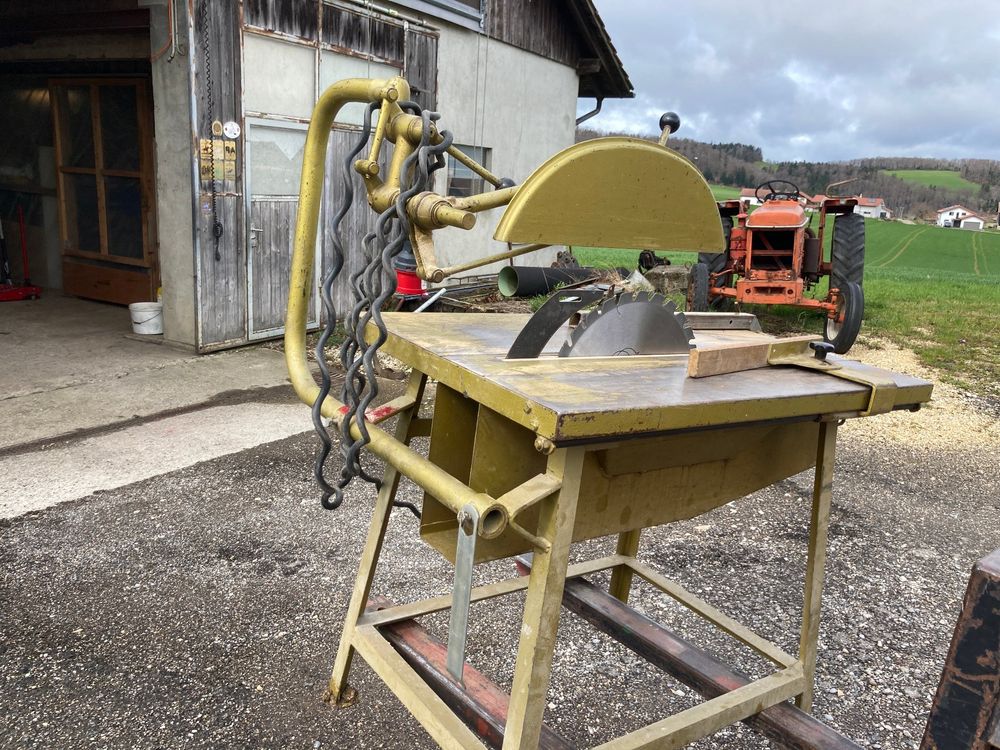 Scies: scie circulaire aligneuse de chantier – D'occasion à Bourrignon par filledemai